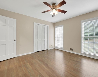 4517 E Kings Point Circle - Photo Thumbnail 15