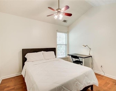 1204 Gates Circle Se - Photo Thumbnail 18