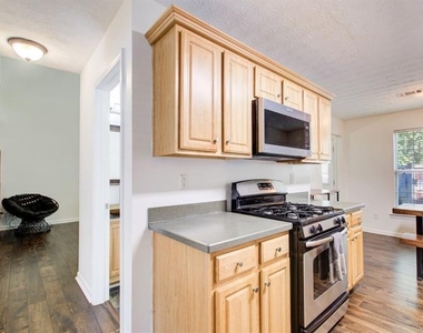 1204 Gates Circle Se - Photo Thumbnail 5