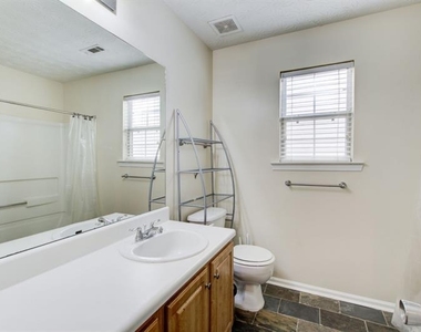 1204 Gates Circle Se - Photo Thumbnail 20