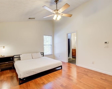 1204 Gates Circle Se - Photo Thumbnail 13