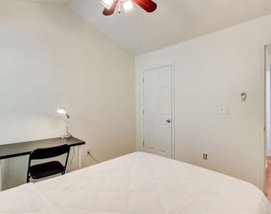 1204 Gates Circle Se - Photo Thumbnail 19