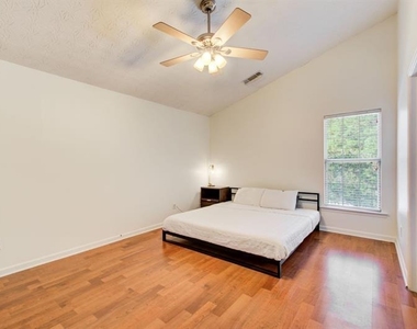1204 Gates Circle Se - Photo Thumbnail 14
