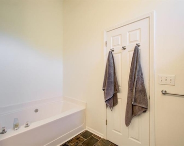 1204 Gates Circle Se - Photo Thumbnail 16
