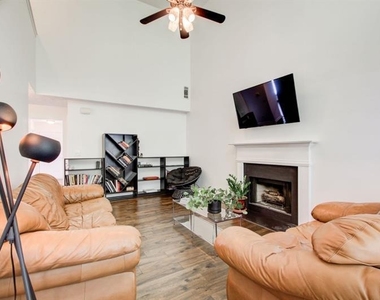 1204 Gates Circle Se - Photo Thumbnail 9