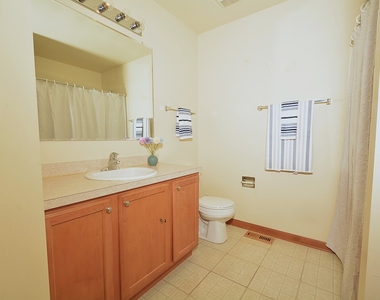 2460 Georgetown Circle - Photo Thumbnail 14