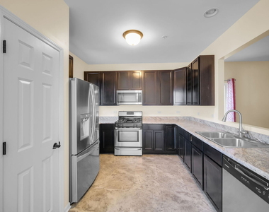 1476 Manning Avenue - Photo Thumbnail 6