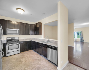 1476 Manning Avenue - Photo Thumbnail 7