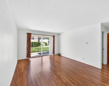 3237 S Manor Drive - Photo Thumbnail 6
