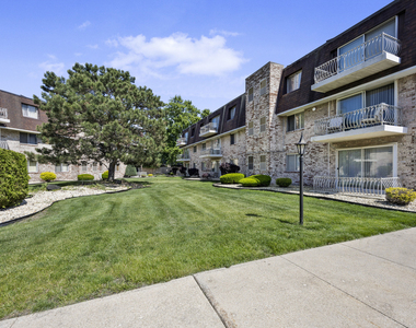 3237 S Manor Drive - Photo Thumbnail 4