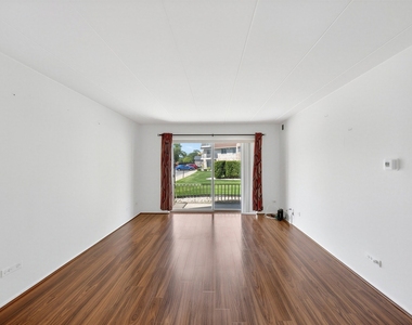 3237 S Manor Drive - Photo Thumbnail 5