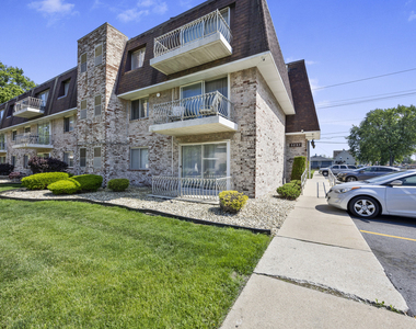 3237 S Manor Drive - Photo Thumbnail 2