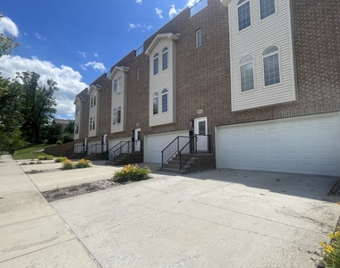 908 East Street - Photo Thumbnail 2