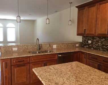 908 East Street - Photo Thumbnail 8