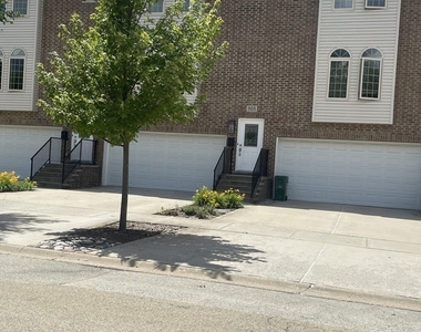 908 East Street - Photo Thumbnail 1