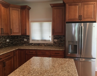 908 East Street - Photo Thumbnail 12