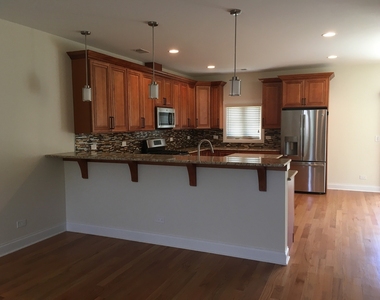 908 East Street - Photo Thumbnail 9