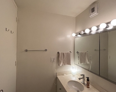 1660 N Lasalle Street - Photo Thumbnail 2