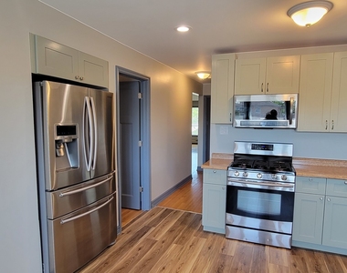 336 Crandon Avenue - Photo Thumbnail 11
