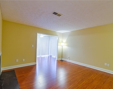1808 Augusta Drive Se - Photo Thumbnail 1