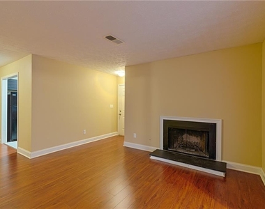 1808 Augusta Drive Se - Photo Thumbnail 2