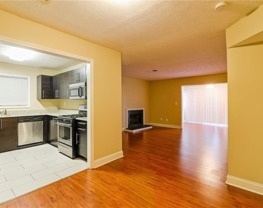 1808 Augusta Drive Se - Photo Thumbnail 5