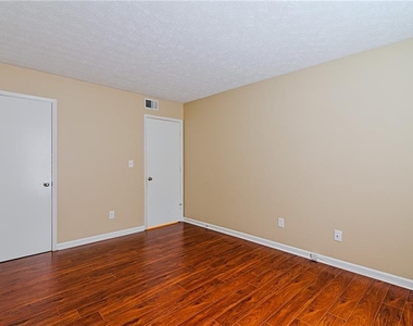 1808 Augusta Drive Se - Photo Thumbnail 11