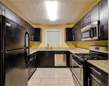 1808 Augusta Drive Se - Photo Thumbnail 6