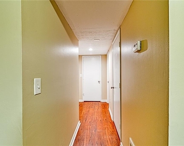 1808 Augusta Drive Se - Photo Thumbnail 8