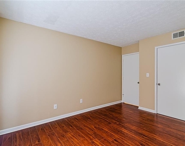 1808 Augusta Drive Se - Photo Thumbnail 15