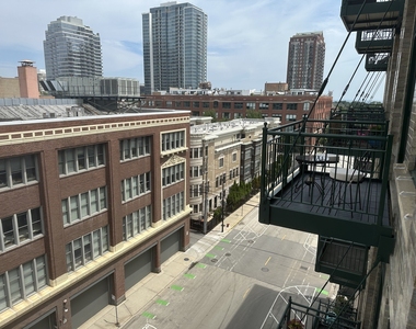 1801 S Michigan Avenue - Photo Thumbnail 5