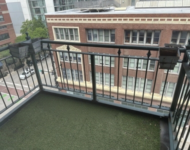 1801 S Michigan Avenue - Photo Thumbnail 8