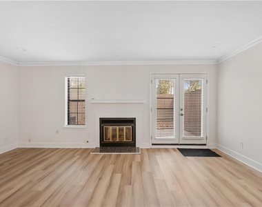 1771 Defoor Avenue Nw - Photo Thumbnail 3