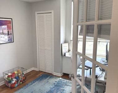 1355 N Sandburg Terrace - Photo Thumbnail 5