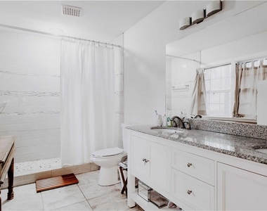 1496 Woodland Avenue Se - Photo Thumbnail 4