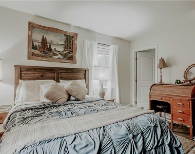 1496 Woodland Avenue Se - Photo Thumbnail 5
