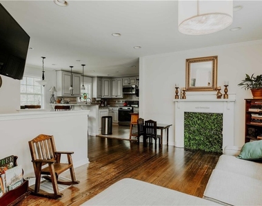 1496 Woodland Avenue Se - Photo Thumbnail 2