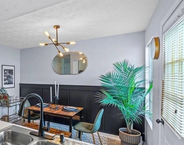 1327 Hollenbeck Lane - Photo Thumbnail 7
