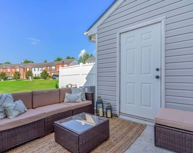 1327 Hollenbeck Lane - Photo Thumbnail 2