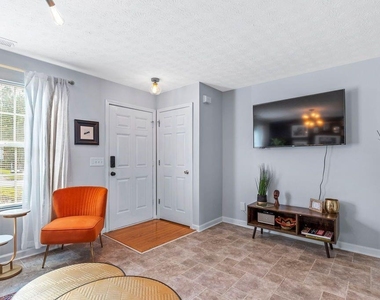 1327 Hollenbeck Lane - Photo Thumbnail 3