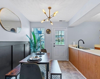 1327 Hollenbeck Lane - Photo Thumbnail 6