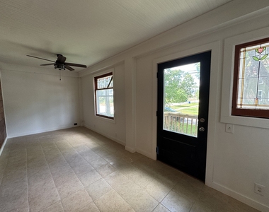 519 S Hale Street - Photo Thumbnail 2