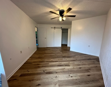 1750 N Marywood Avenue - Photo Thumbnail 7