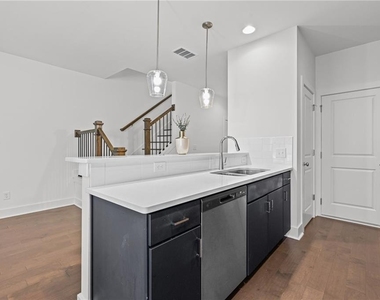 6316 Scudders Drive - Photo Thumbnail 9