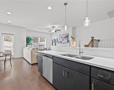 6316 Scudders Drive - Photo Thumbnail 12