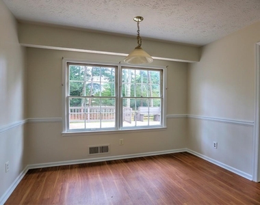 2940 Connie Street - Photo Thumbnail 7