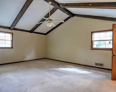 2940 Connie Street - Photo Thumbnail 10