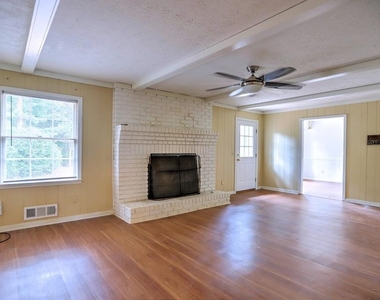 2940 Connie Street - Photo Thumbnail 6