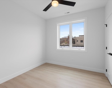 904 W Dakin Street - Photo Thumbnail 6
