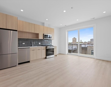 904 W Dakin Street - Photo Thumbnail 4